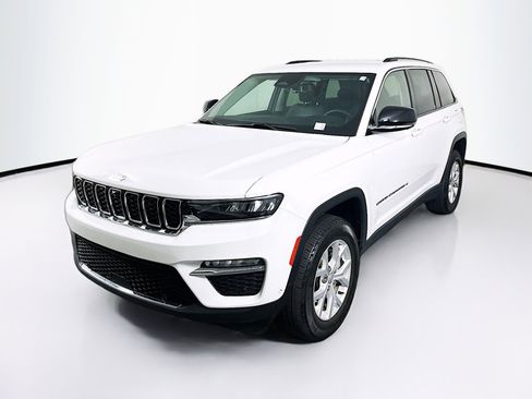Used 2023 Jeep Grand Cherokee Limited w/ Luxury Tech Group II RWD image 3