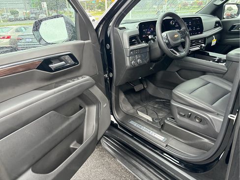 Certified 2026 Chevrolet Suburban LT w/ Comfort Package AWD/4WD image 9