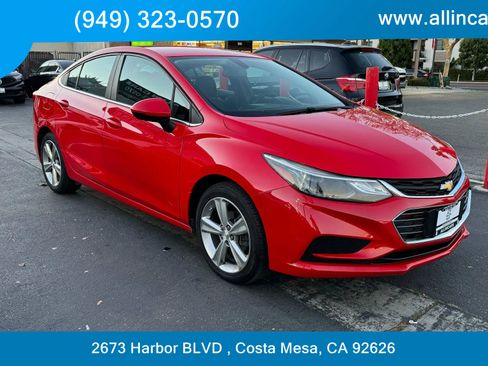 Used 2017 Chevrolet Cruze LT w/ Convenience Package image 3