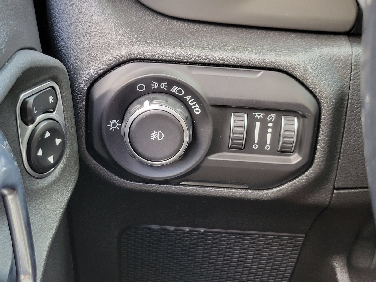 Used 2021 Jeep Wrangler Unlimited Sport AWD/4WD image 14