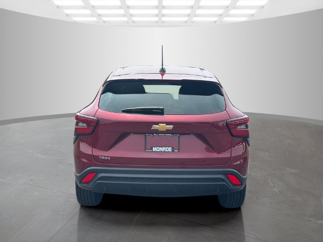 Used 2024 Chevrolet Trax LS w/ Driver Confidence Package FWD image 6