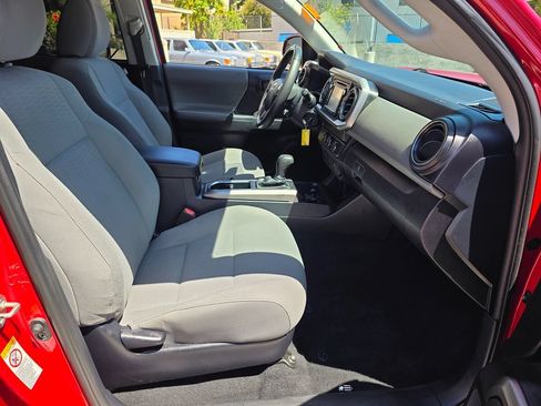 Used 2019 Toyota Tacoma SR5 RWD image 14