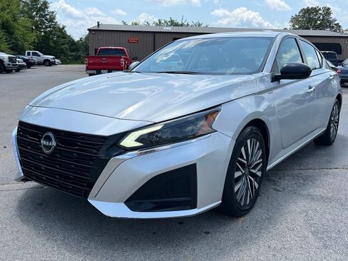 Used 2023 Nissan Altima 2.5 SV FWD image 5