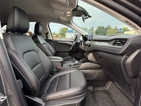 Used 2022 Ford Escape Titanium w/ Class II Trailer Tow Package image 13