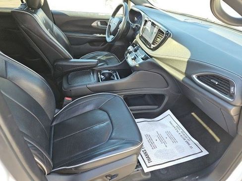 Used 2021 Chrysler Pacifica Limited w/ Uconnect Theater Family Group AWD/4WD image 11