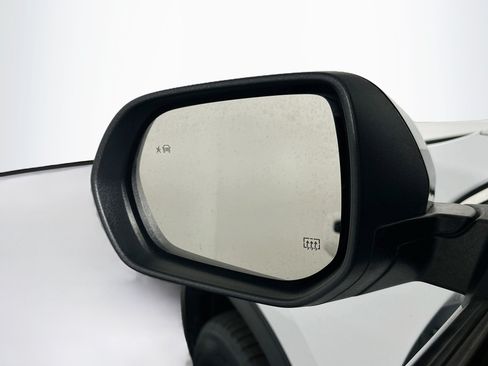 Used 2025 Chevrolet Traverse LT FWD image 16