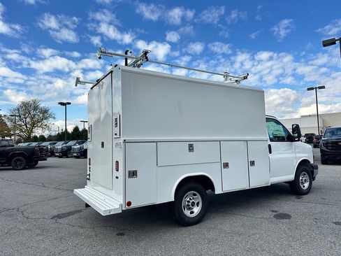New 2025 GMC Savana 3500 w/ Power Convenience Package RWD image 10