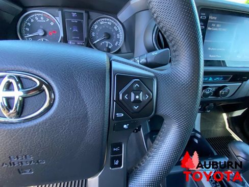 Used 2021 Toyota Tacoma TRD Off-Road w/ Technology Package AWD/4WD image 39