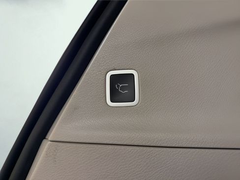 Used 2024 Chrysler Voyager LX FWD image 31