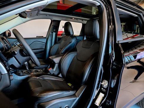 Used 2022 Jeep Cherokee Limited w/ Mopar Interior Package image 15