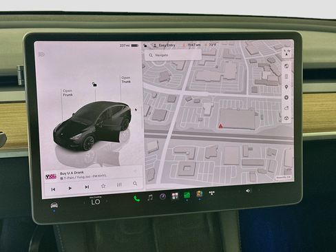 Used 2022 Tesla Model Y Long Range AWD/4WD image 21