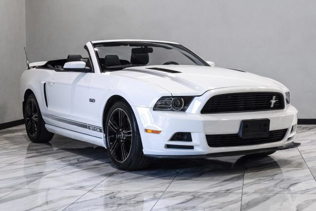 Used 2013 Ford Mustang GT Premium w/ Electronics Pkg RWD image 12