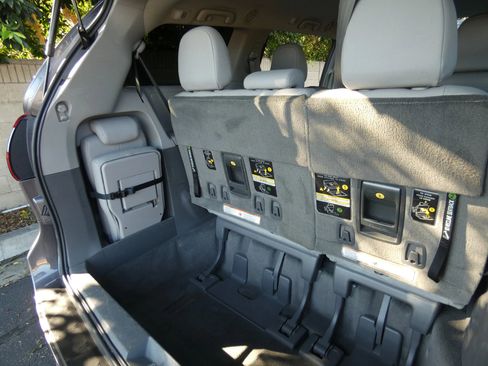 Used 2017 Toyota Sienna XLE image 84