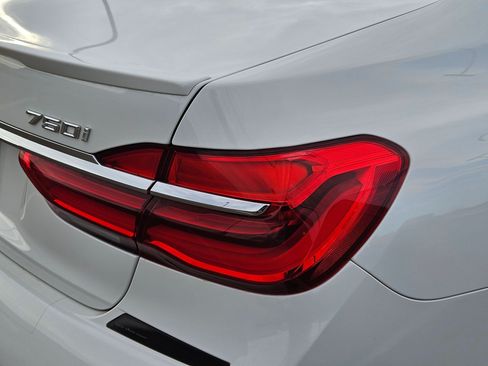 Used 2019 BMW 750i xDrive w/ Executive Package AWD/4WD image 12