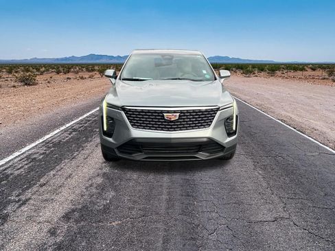 Certified 2024 Cadillac XT4 Luxury w/ Cold Weather Package image 2