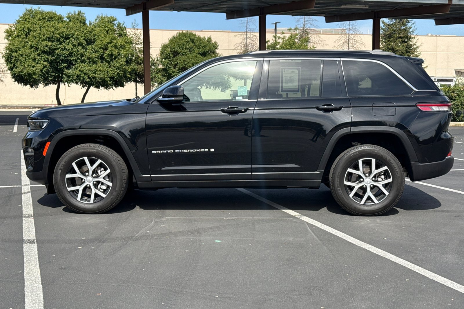 Used 2024 Jeep Grand Cherokee Limited RWD image 14