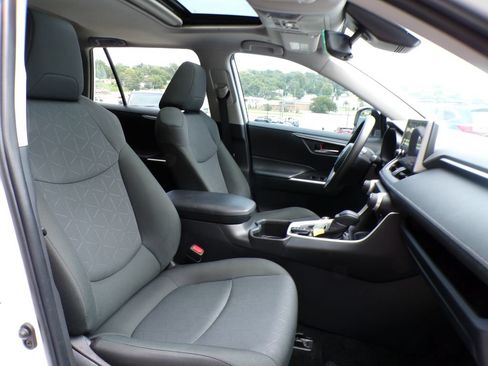 Used 2024 Toyota RAV4 XLE w/ Convenience Package FWD image 15