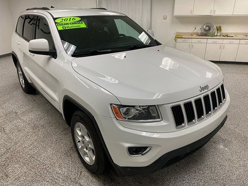 Used 2016 Jeep Grand Cherokee Laredo w/ Quick Order Package 23E image 3