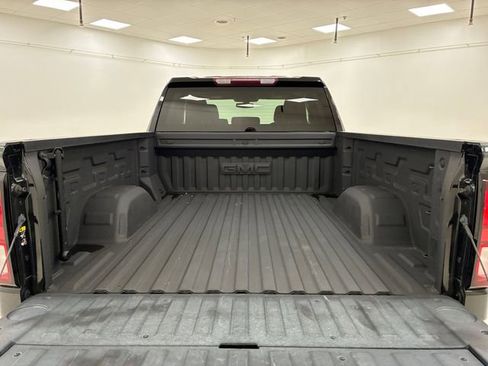 Used 2021 GMC Sierra 1500 Elevation w/ LPO, Elevation Black Package AWD/4WD image 17