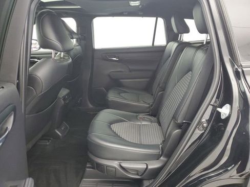 Used 2022 Toyota Highlander XSE AWD/4WD image 15