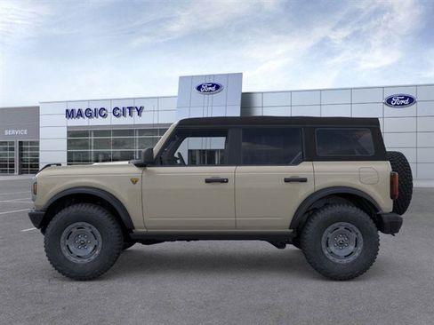 New 2025 Ford Bronco Badlands w/ Sasquatch Package image 3