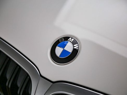 Used 2026 BMW 330i Sedan w/ Premium Package RWD image 9