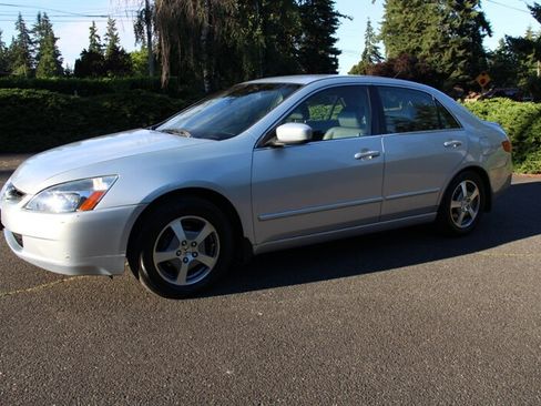 Used 2005 Honda Accord Hybrid Sedan image 1