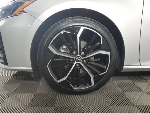 Used 2024 Nissan Altima 2.5 SR FWD image 30