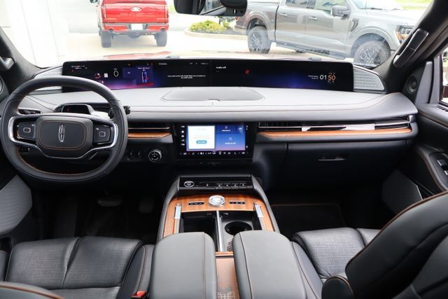 Used 2025 Lincoln Navigator Black Label AWD/4WD image 40