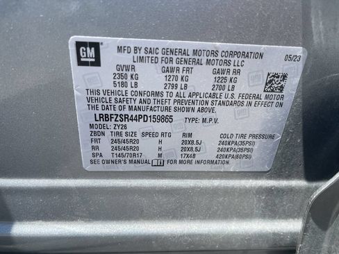 Used 2023 Buick Envision Avenir AWD/4WD image 35