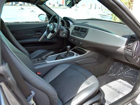 Used 2005 BMW Z4 2.5i image 30