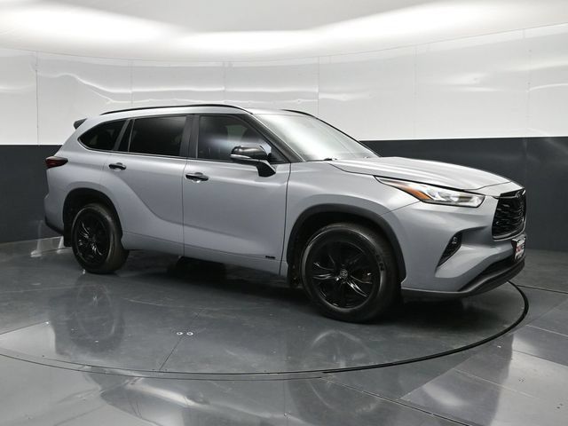 Used 2025 Toyota Highlander XLE AWD/4WD image 5