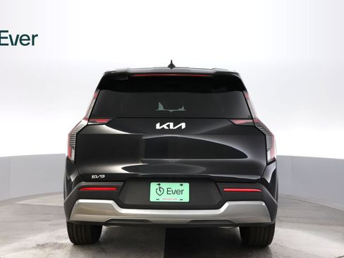 Used 2024 Kia EV9 Light Long Range RWD image 15
