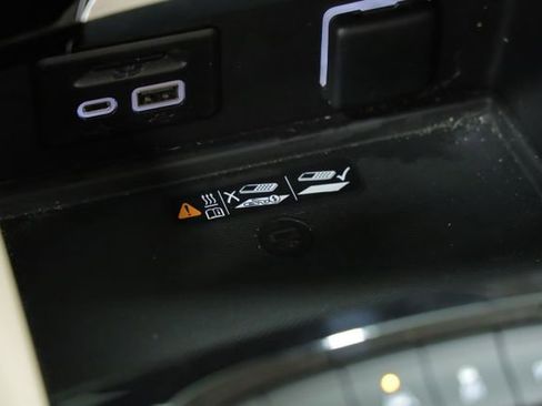 Used 2022 Buick Envision Avenir w/ Technology Package II image 23