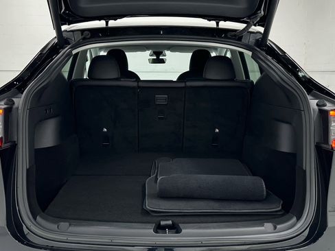 Used 2022 Tesla Model Y Performance image 41