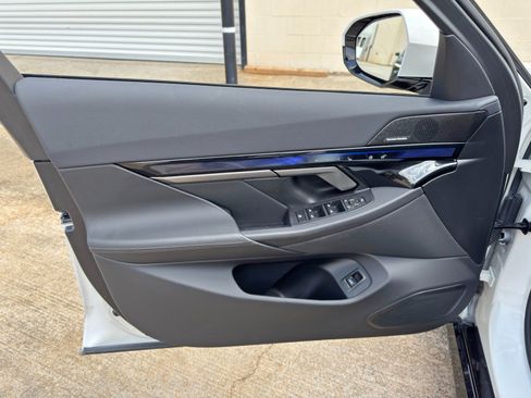 Used 2025 BMW i5 eDrive40i w/ M Sport Package RWD image 46