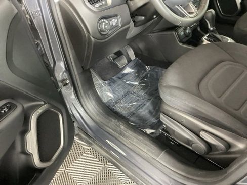 Used 2022 Jeep Renegade Latitude image 15