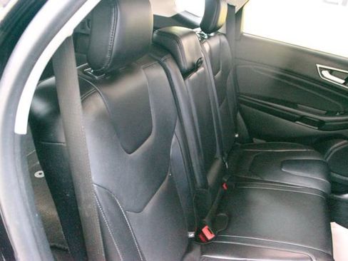Used 2022 Ford Edge Titanium AWD/4WD image 9