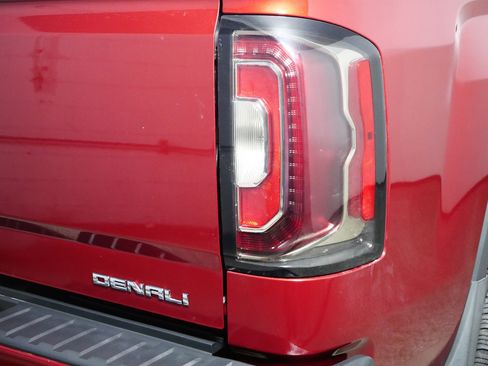 Used 2018 GMC Sierra 1500 Denali w/ Denali Ultimate Package image 17
