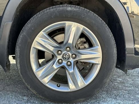Used 2019 Toyota Highlander Limited Platinum image 8