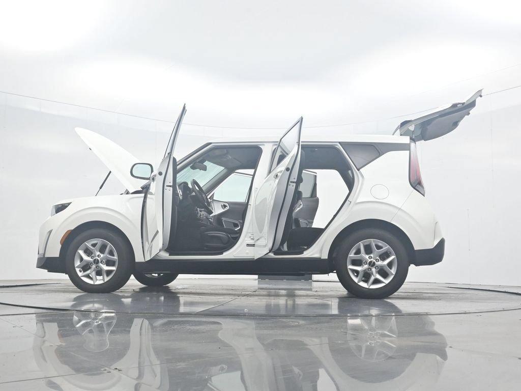 Used 2023 Kia Soul LX w/ Option Group 015 FWD image 44
