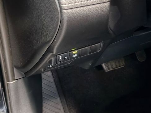 Used 2025 Toyota Corolla Cross XLE image 10