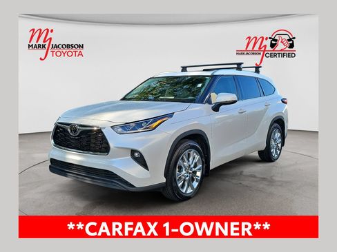 Used 2022 Toyota Highlander Limited FWD image 1