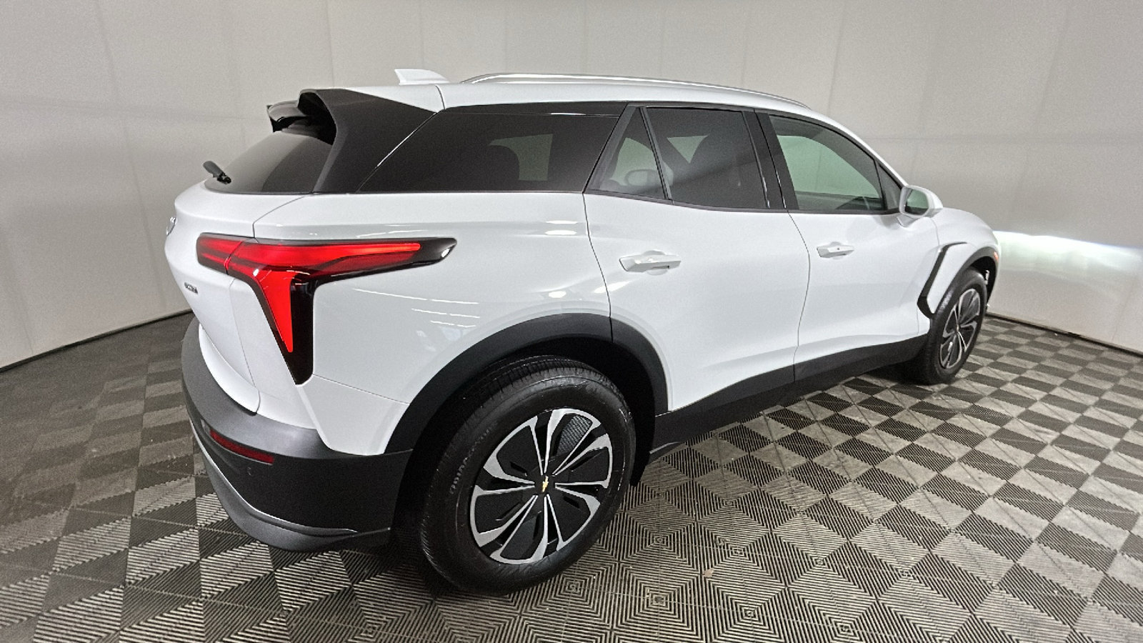 Used 2024 Chevrolet Blazer EV LT AWD/4WD image 3