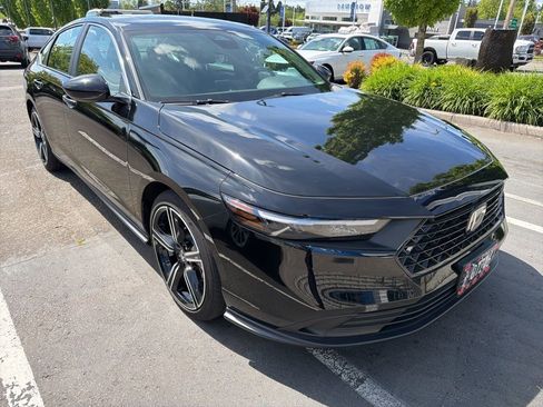 Used 2024 Honda Accord Sport image 3