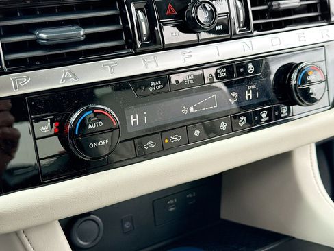 New 2026 Nissan Pathfinder SL image 11