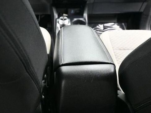 Used 2022 Ford Escape SE FWD image 19