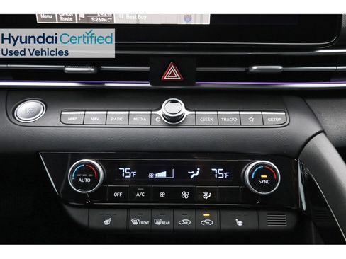 Certified 2025 Hyundai Elantra SEL image 28