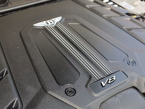 Used 2023 Bentley Bentayga Extended Wheelbase image 15