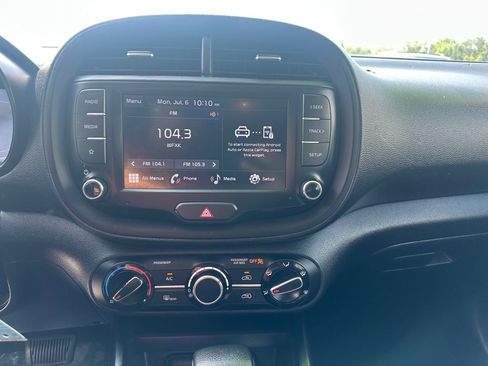 Used 2023 Kia Soul LX w/ Option Group 015 FWD image 15